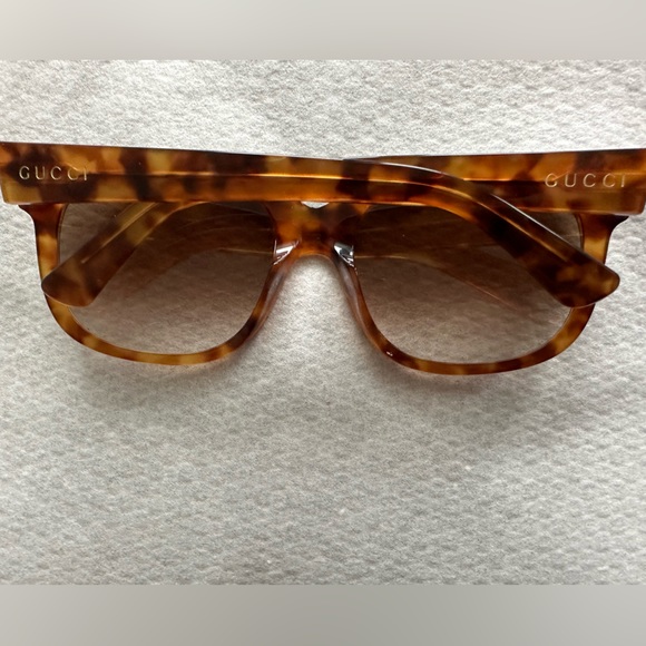 Gucci sunglasses - Picture 1 of 3